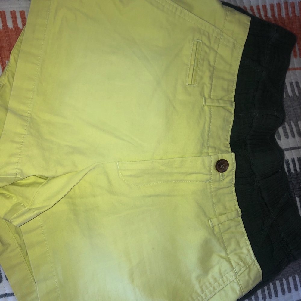 Shorts (2)